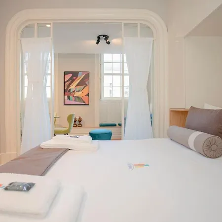 Liiiving In - Cedofeita Charming