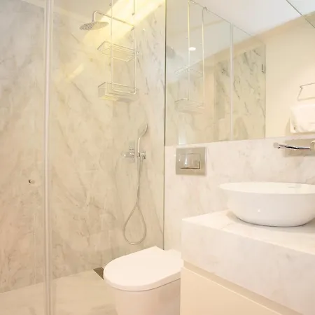 Liiiving In - Cedofeita Charming *