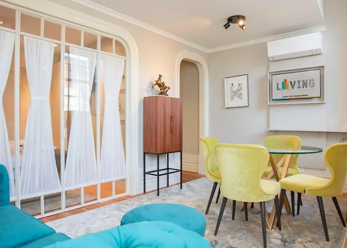 Liiiving In - Cedofeita Charming *