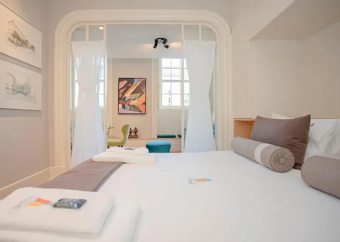 Liiiving In - Cedofeita Charming