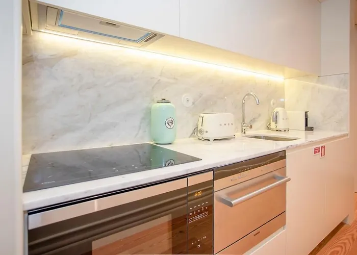 Liiiving In - Cedofeita Charming